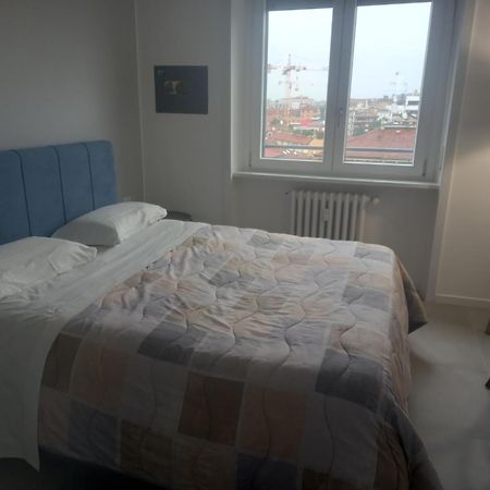 Free Parking Included Per Selected Rate - - Cozy New 2 Bedrooms Apartment & 2 Private Bathrooms - 6 Minutes To Duomo Cathedral & Bocconi University & Canals Navigli - Spa Therme Milano 2 Minutes By Walk - Porta Romana Subway Yellow Line 1 Minute By W Exterior photo