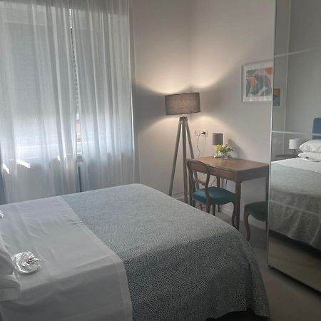 Free Parking Included Per Selected Rate - - Cozy New 2 Bedrooms Apartment & 2 Private Bathrooms - 6 Minutes To Duomo Cathedral & Bocconi University & Canals Navigli - Spa Therme Milano 2 Minutes By Walk - Porta Romana Subway Yellow Line 1 Minute By W Exterior photo