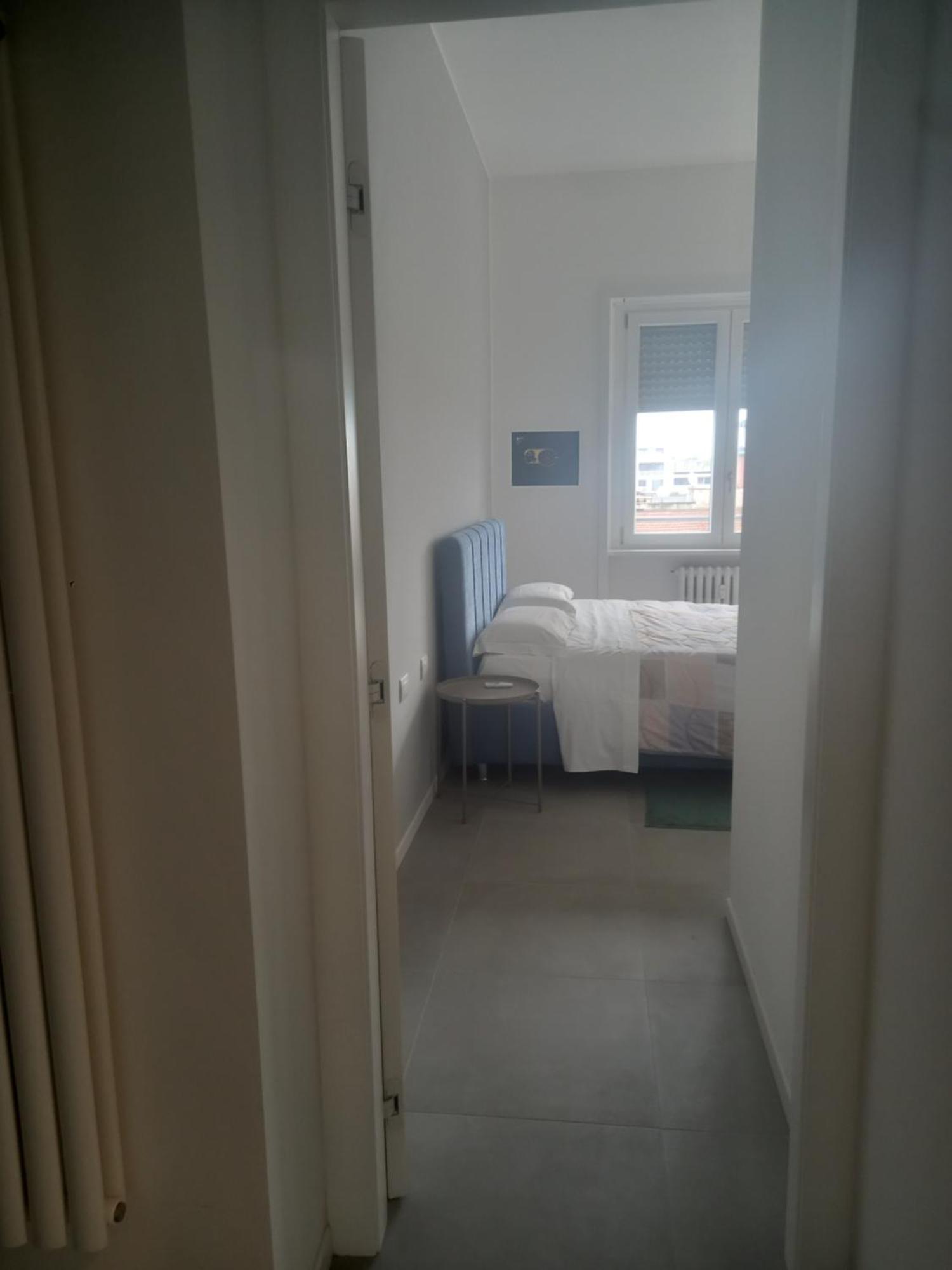 Free Parking Included Per Selected Rate - - Cozy New 2 Bedrooms Apartment & 2 Private Bathrooms - 6 Minutes To Duomo Cathedral & Bocconi University & Canals Navigli - Spa Therme Milano 2 Minutes By Walk - Porta Romana Subway Yellow Line 1 Minute By W Exterior photo