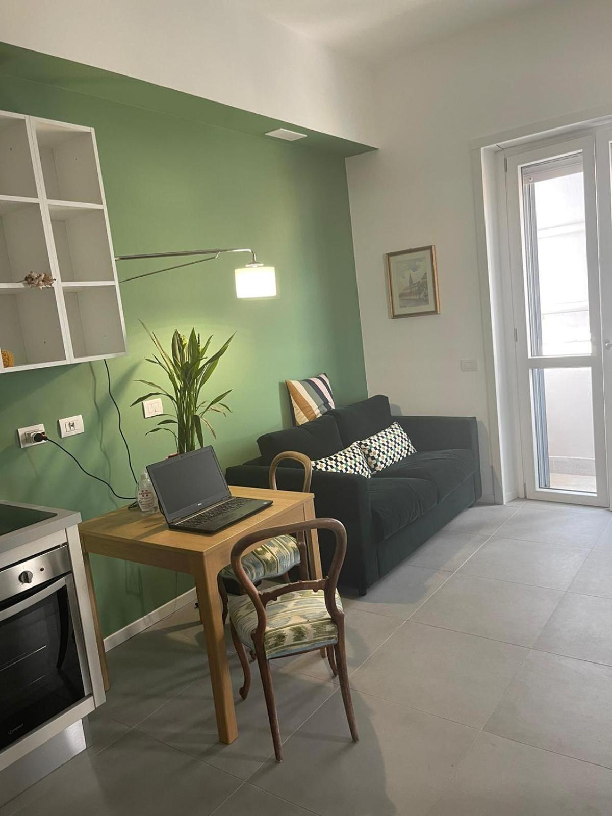 Free Parking Included Per Selected Rate - - Cozy New 2 Bedrooms Apartment & 2 Private Bathrooms - 6 Minutes To Duomo Cathedral & Bocconi University & Canals Navigli - Spa Therme Milano 2 Minutes By Walk - Porta Romana Subway Yellow Line 1 Minute By W Exterior photo